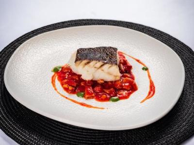 TACO DE BACALAO ASADO SOBRE GUISITO DE CALLOS